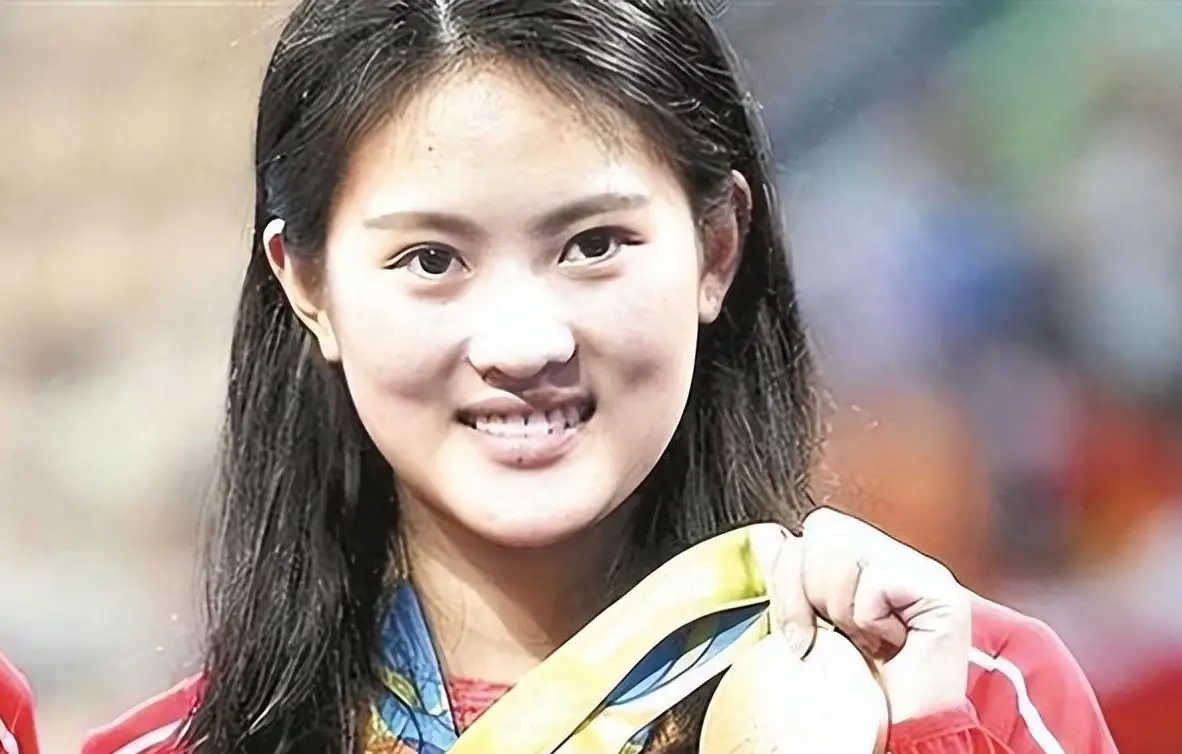 世界游泳最快女子冠军_游泳女子冠军世界排名_游泳冠军2021女