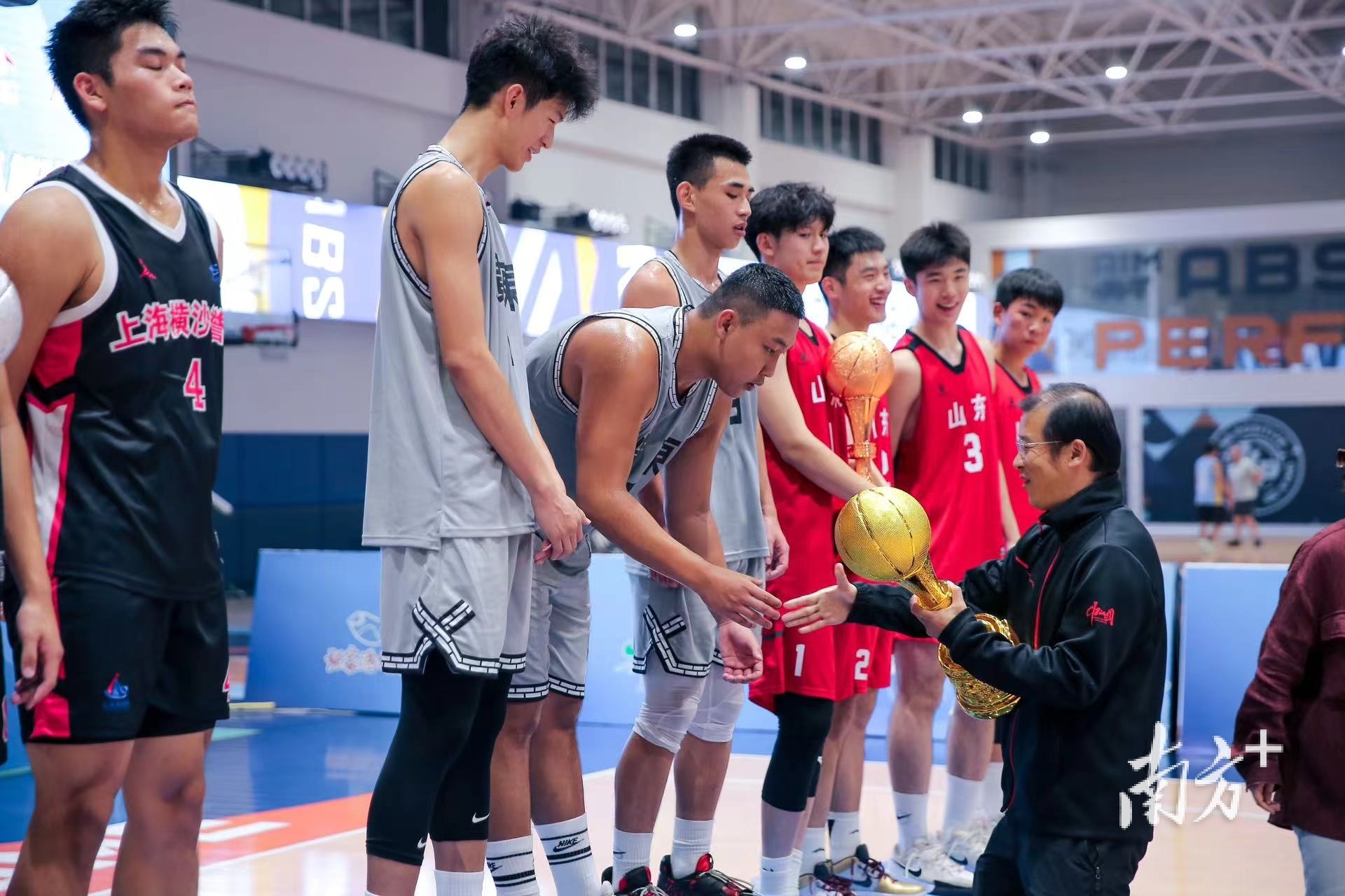 东莞光明中学男篮再夺全国U18三人篮球锦