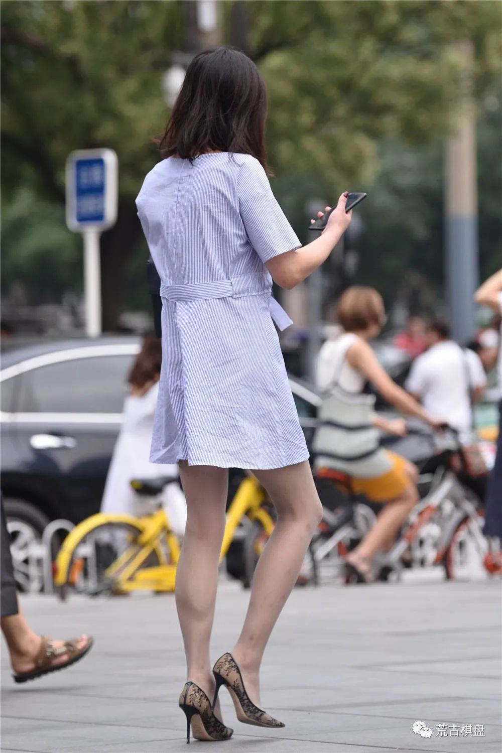 灰鞋子怎么搭配_灰运动鞋配什么颜色裤子_灰运动鞋搭配