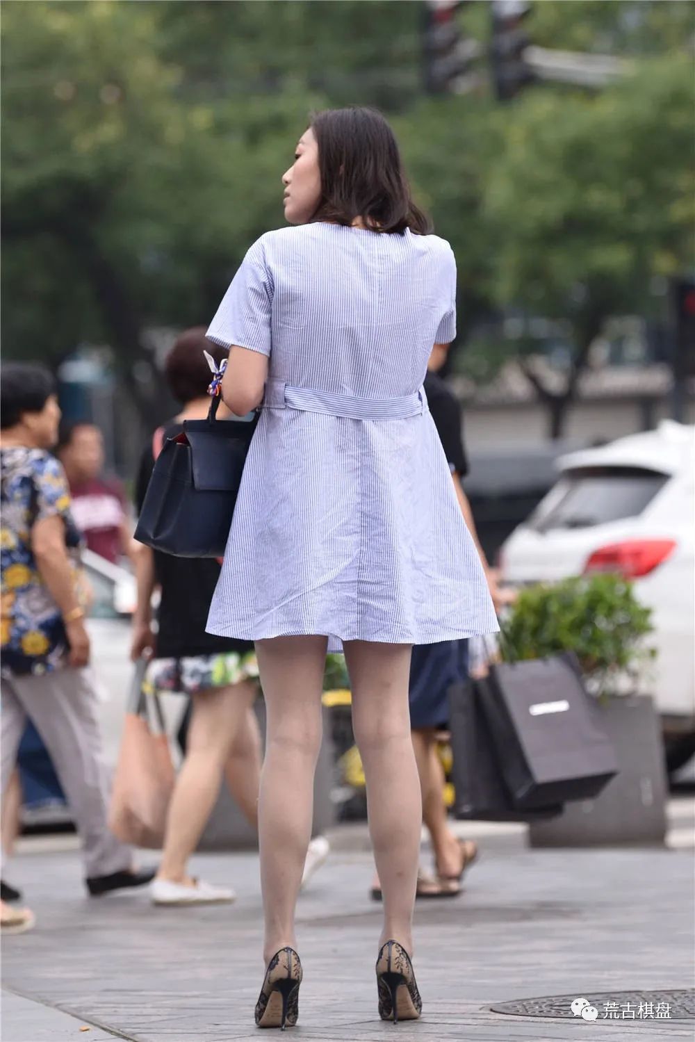 灰运动鞋搭配_灰运动鞋配什么颜色裤子_灰鞋子怎么搭配