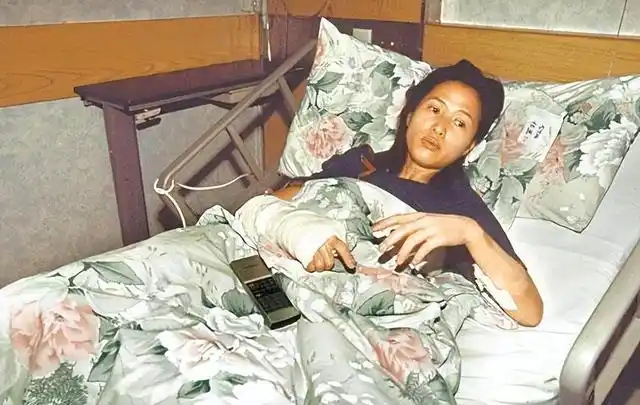 举重冠军带妻子照片领奖_举重冠军的结婚生子_生子举重冠军结婚祝福语