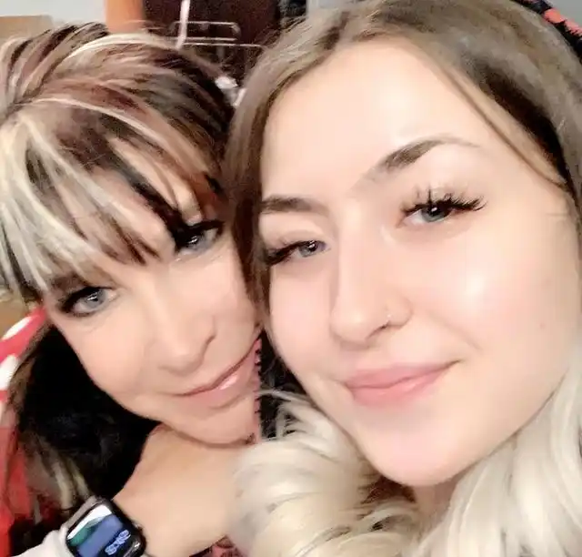 举重冠军的结婚生子_举重冠军带妻子照片领奖_生子举重冠军结婚祝福语