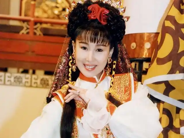 生子举重冠军结婚祝福语_举重冠军带妻子照片领奖_举重冠军的结婚生子