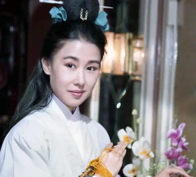 生子举重冠军结婚祝福语_举重冠军的结婚生子_举重冠军带妻子照片领奖