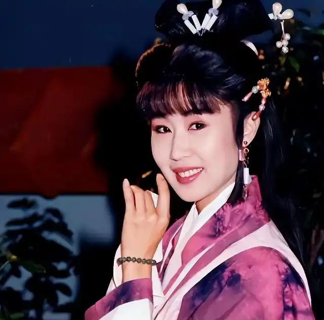 举重冠军带妻子照片领奖_举重冠军的结婚生子_生子举重冠军结婚祝福语