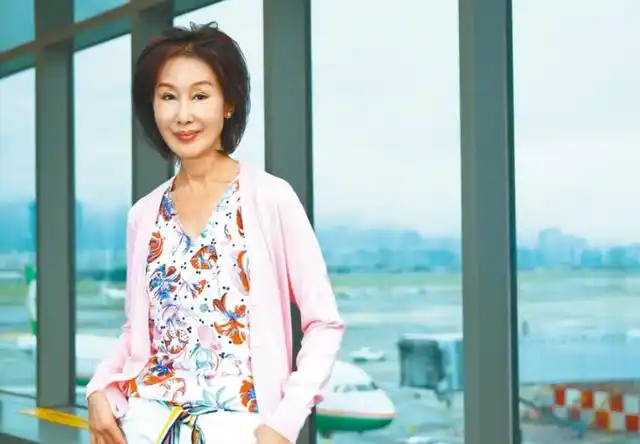 举重冠军的结婚生子_生子举重冠军结婚祝福语_举重冠军带妻子照片领奖
