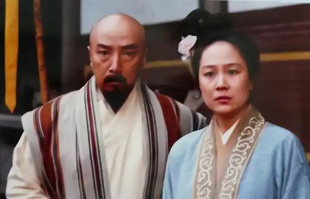举重冠军的结婚生子_举重冠军带妻子照片领奖_生子举重冠军结婚祝福语