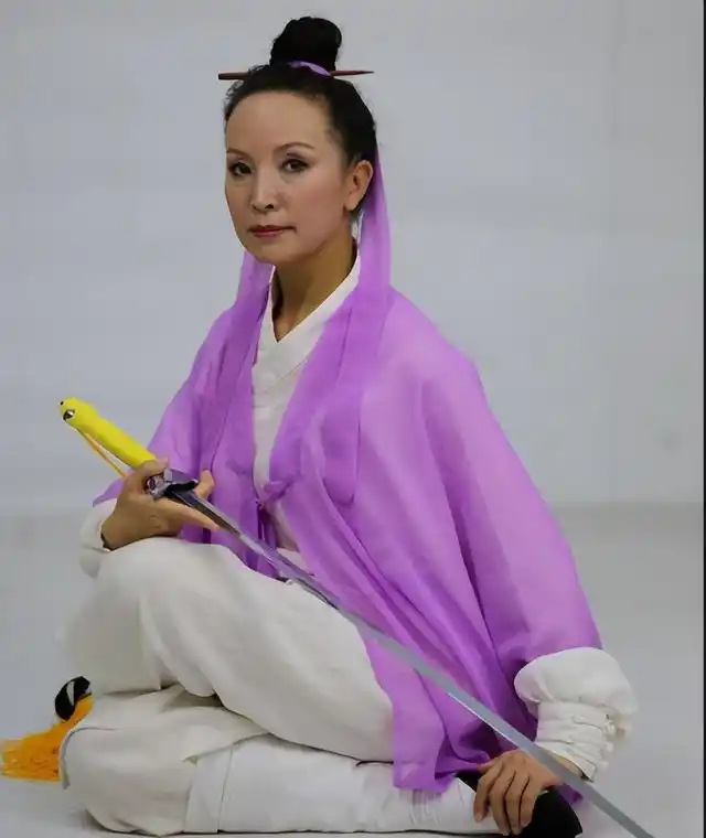 举重冠军带妻子照片领奖_生子举重冠军结婚祝福语_举重冠军的结婚生子