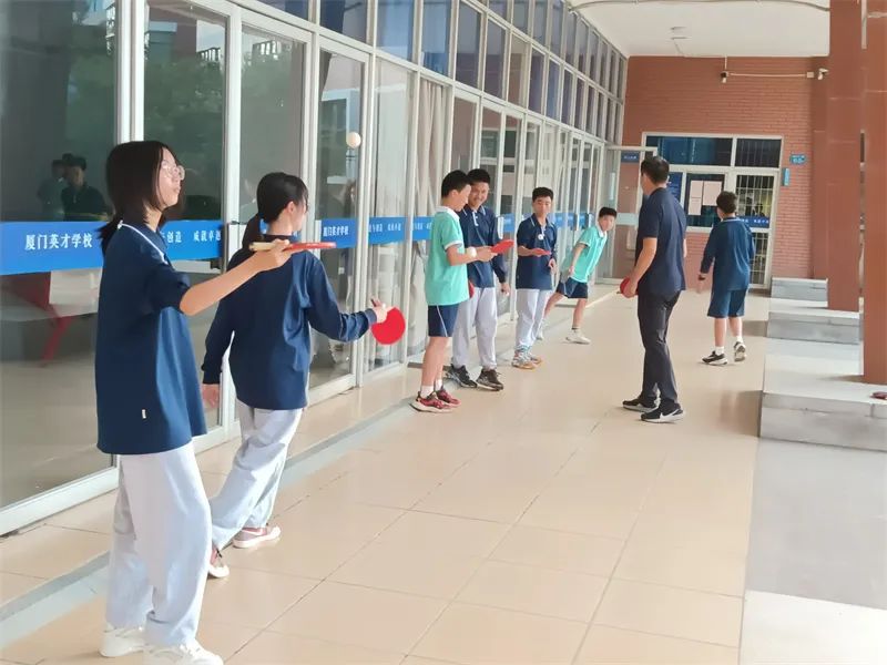 篮球举手移动防守规则是什么_nba举手防守_篮球防守人站立举手后打手