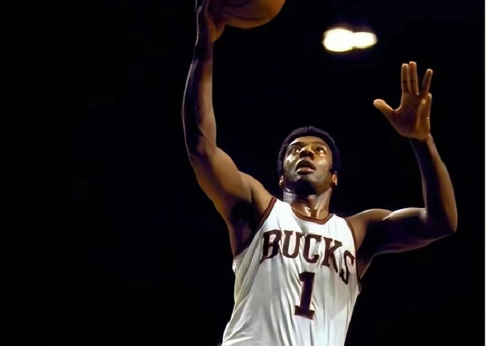 美媒排NBA球员排名及阵容：奥尼尔无缘历
